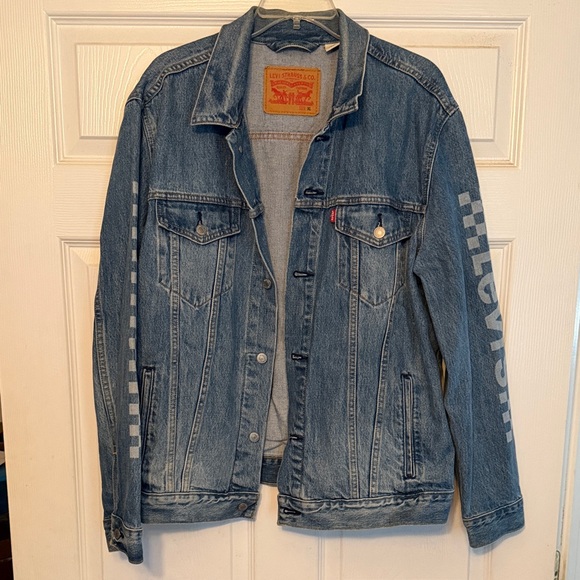 Levi's Denim Jacket with Tan Label - Picture 1 of 4